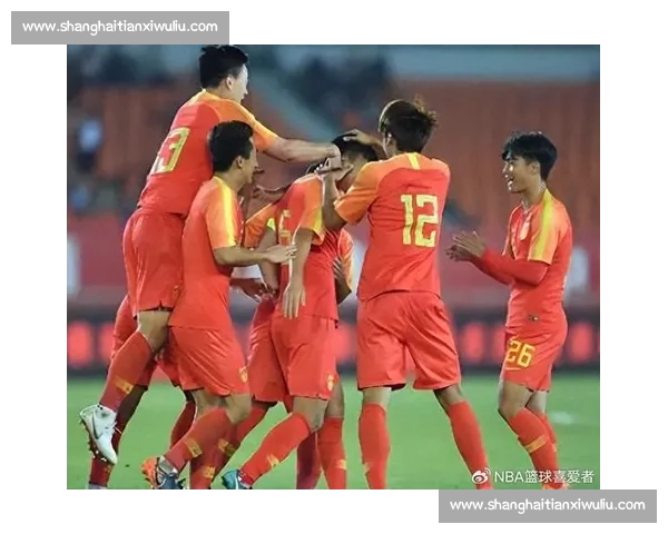 中国足球队迎战世界强队表现不俗 获得宝贵平局展现出顽强拼搏精神
